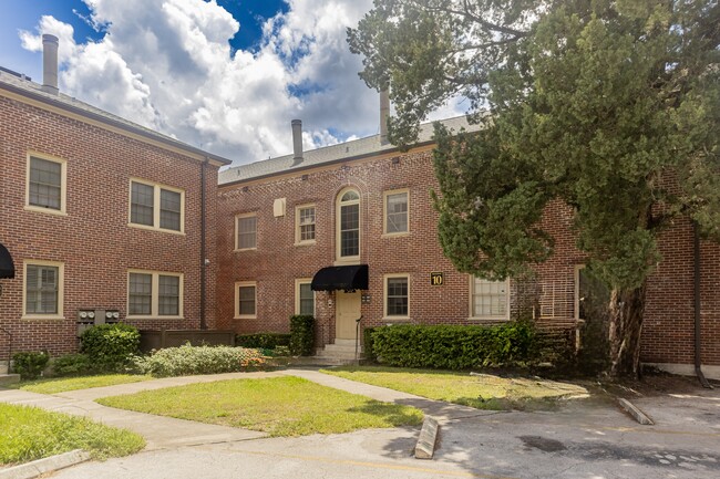 Primary Photo - 842 Cedar St