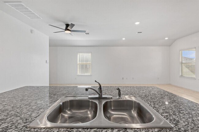 Building Photo - 141 Hammond Ct