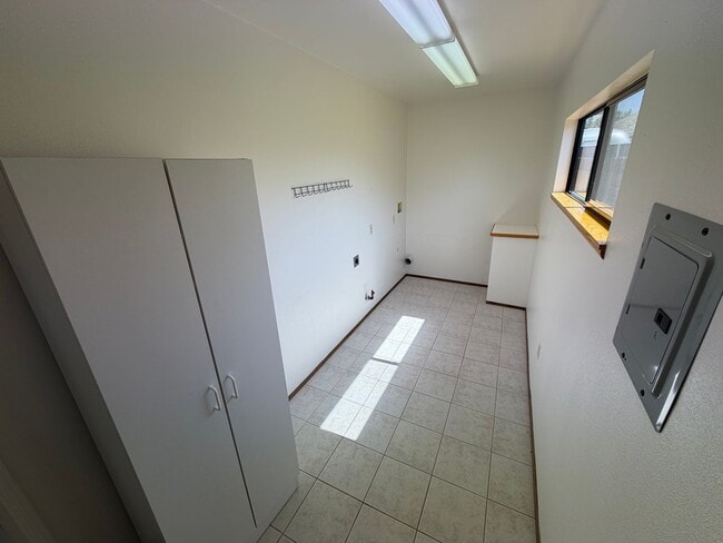 Building Photo - 818 Harrison Dr