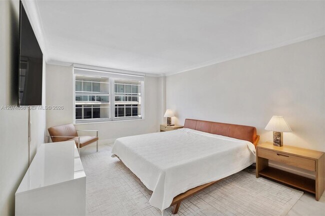 Building Photo - 5555 Collins Ave