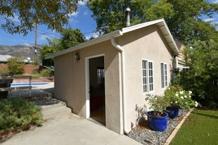 Building Photo - 1710 Oakwood St