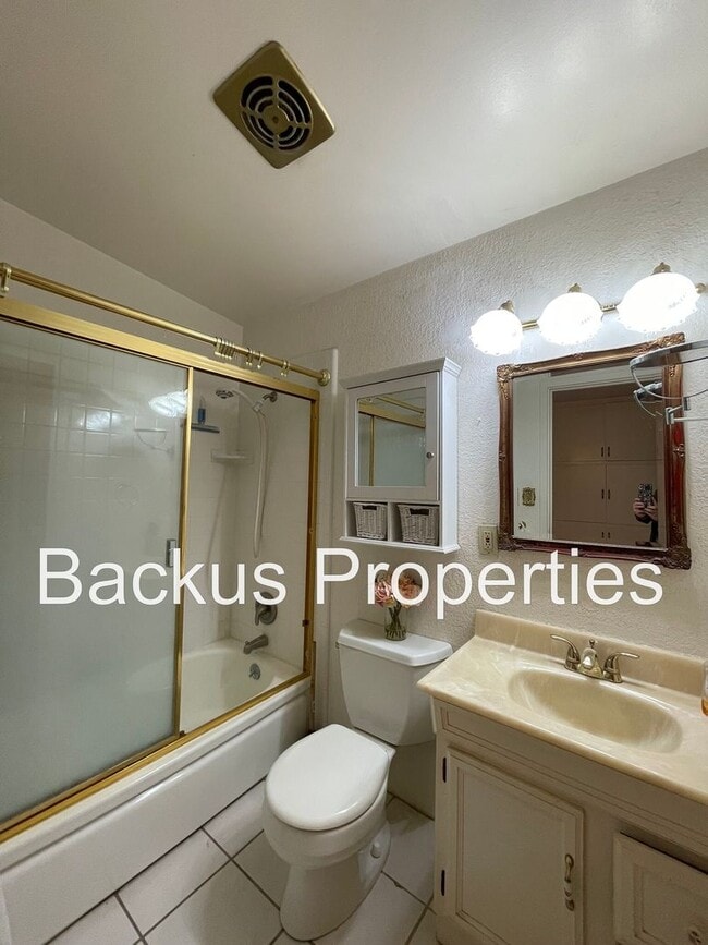 Building Photo - Wonderful home in North Salinas Four bedroom with pool