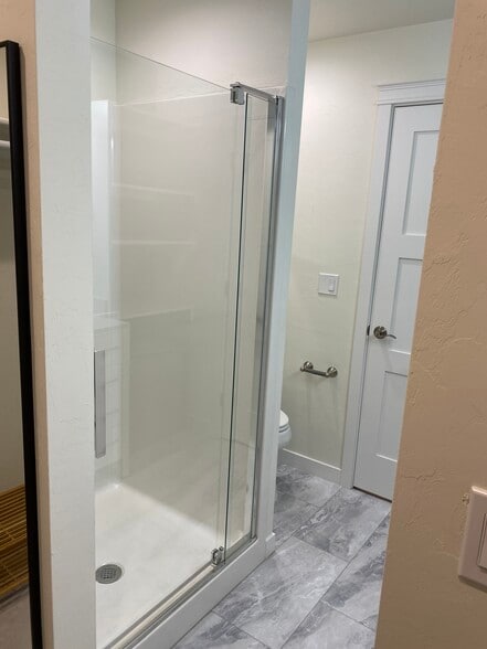 Building Photo - 710 E 22nd Ave