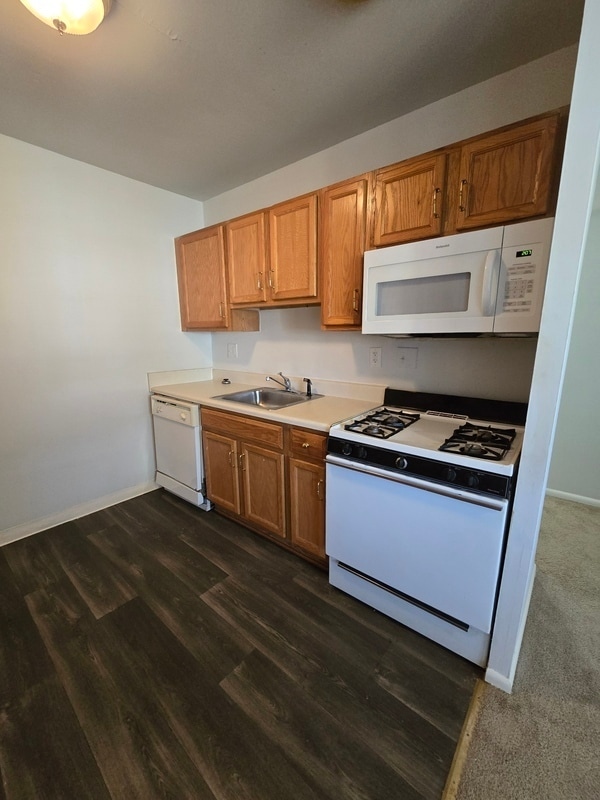 Building Photo - 806 Brook Hill Rd