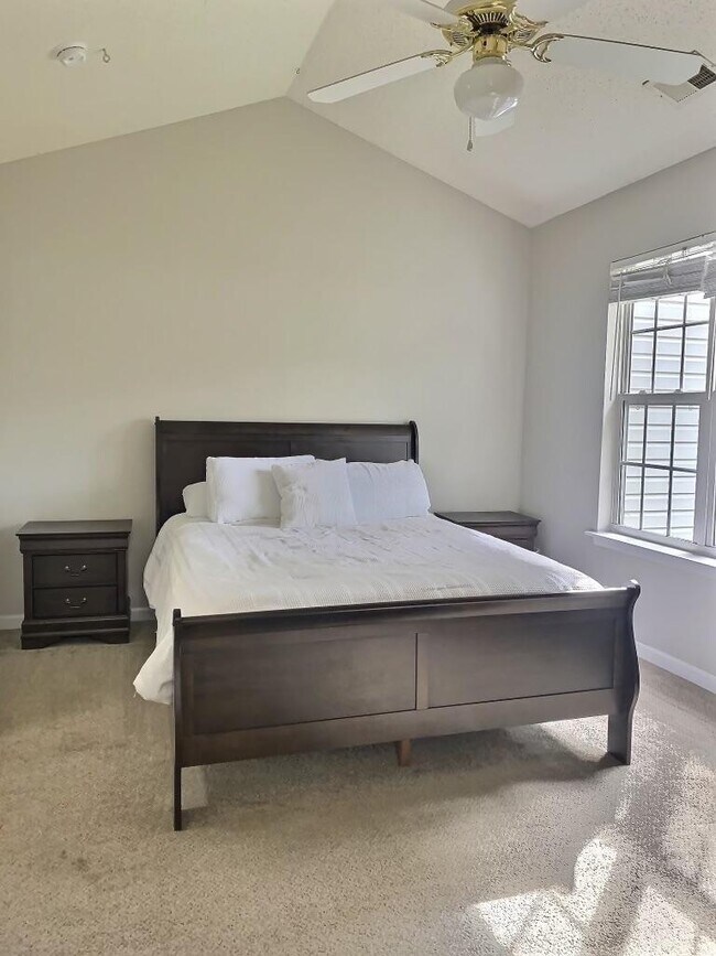 Building Photo - 8018 Christmas Ct