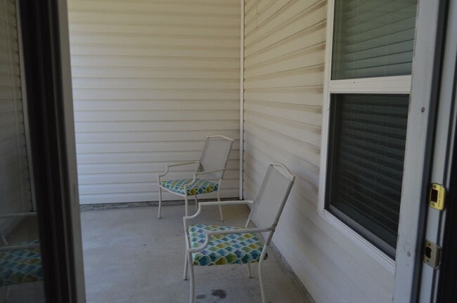 Building Photo - We are offering a November move-in special...