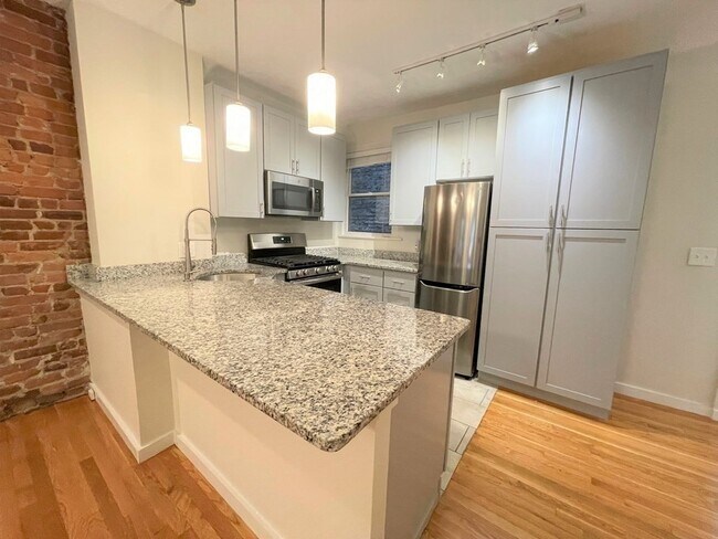 Building Photo - 20 Wellington St