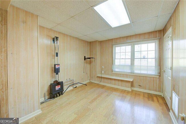 Building Photo - 2020 Ridge Gate Dr