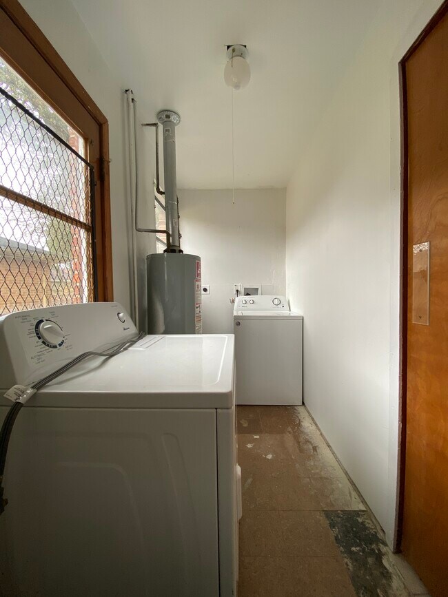 Building Photo - 1029 Terry St