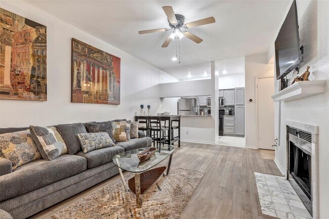 Building Photo - 2121 El Paseo St