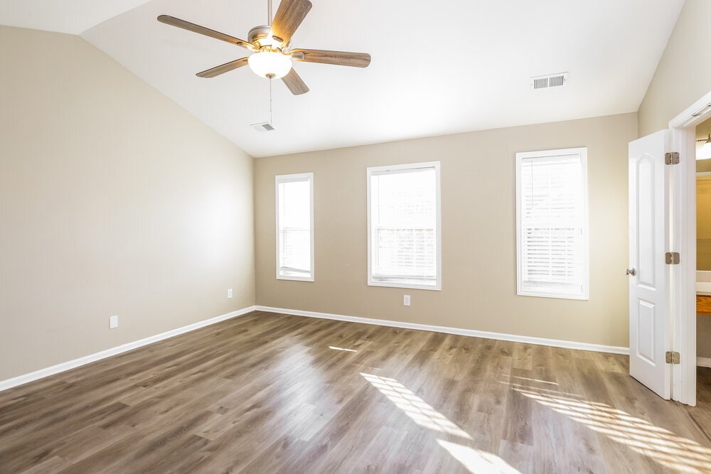 Building Photo - 6805 White Walnut Way