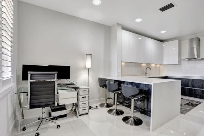 Building Photo - 6584 Villa Sonrisa Dr