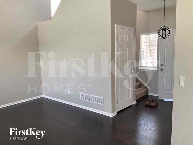 Building Photo - 24620 E Wyoming Cir