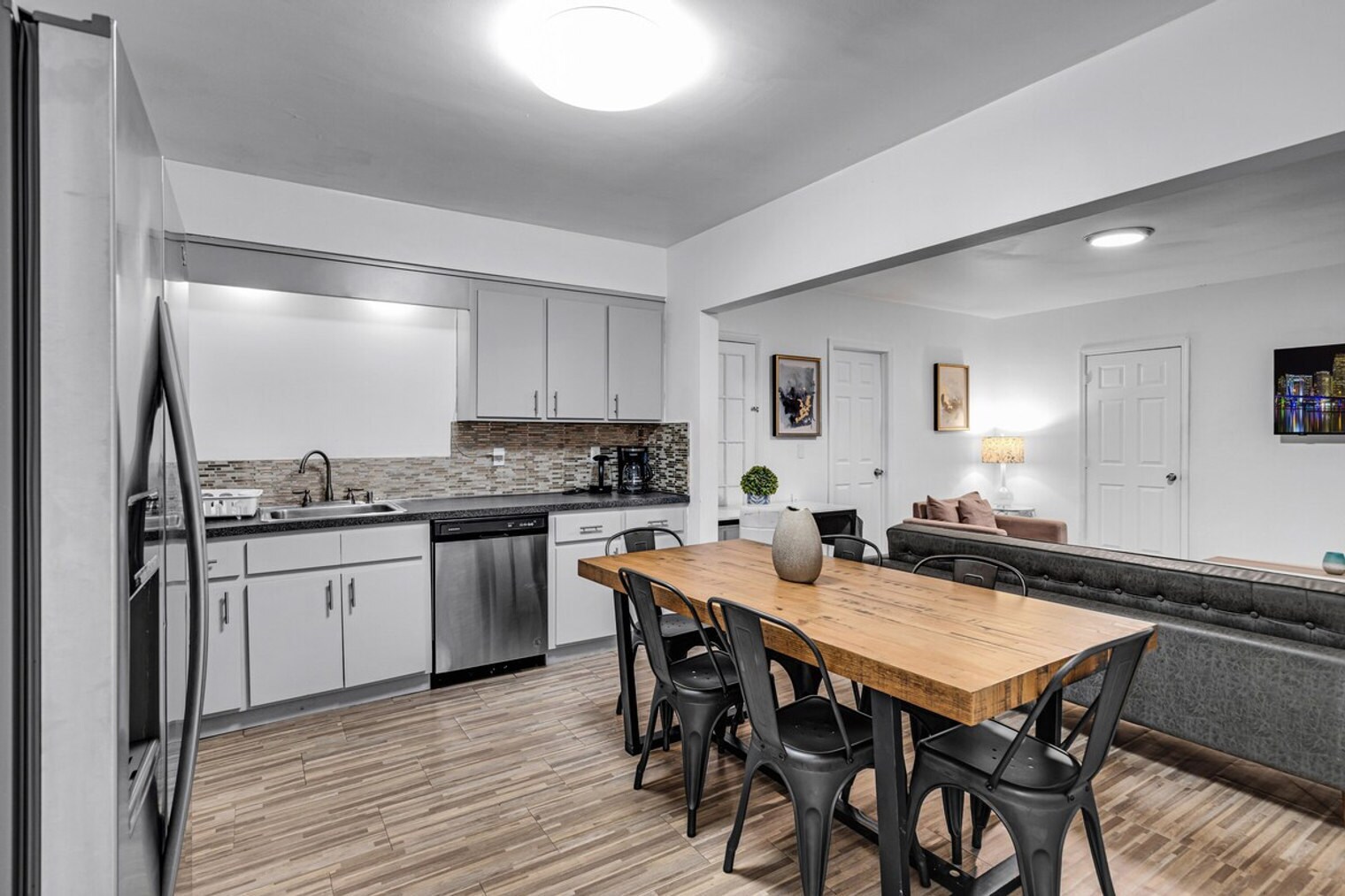 Building Photo - 975-977-977 SW 10th St