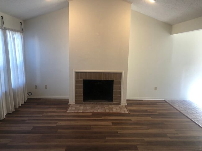 Building Photo - 412 Hampton Ct