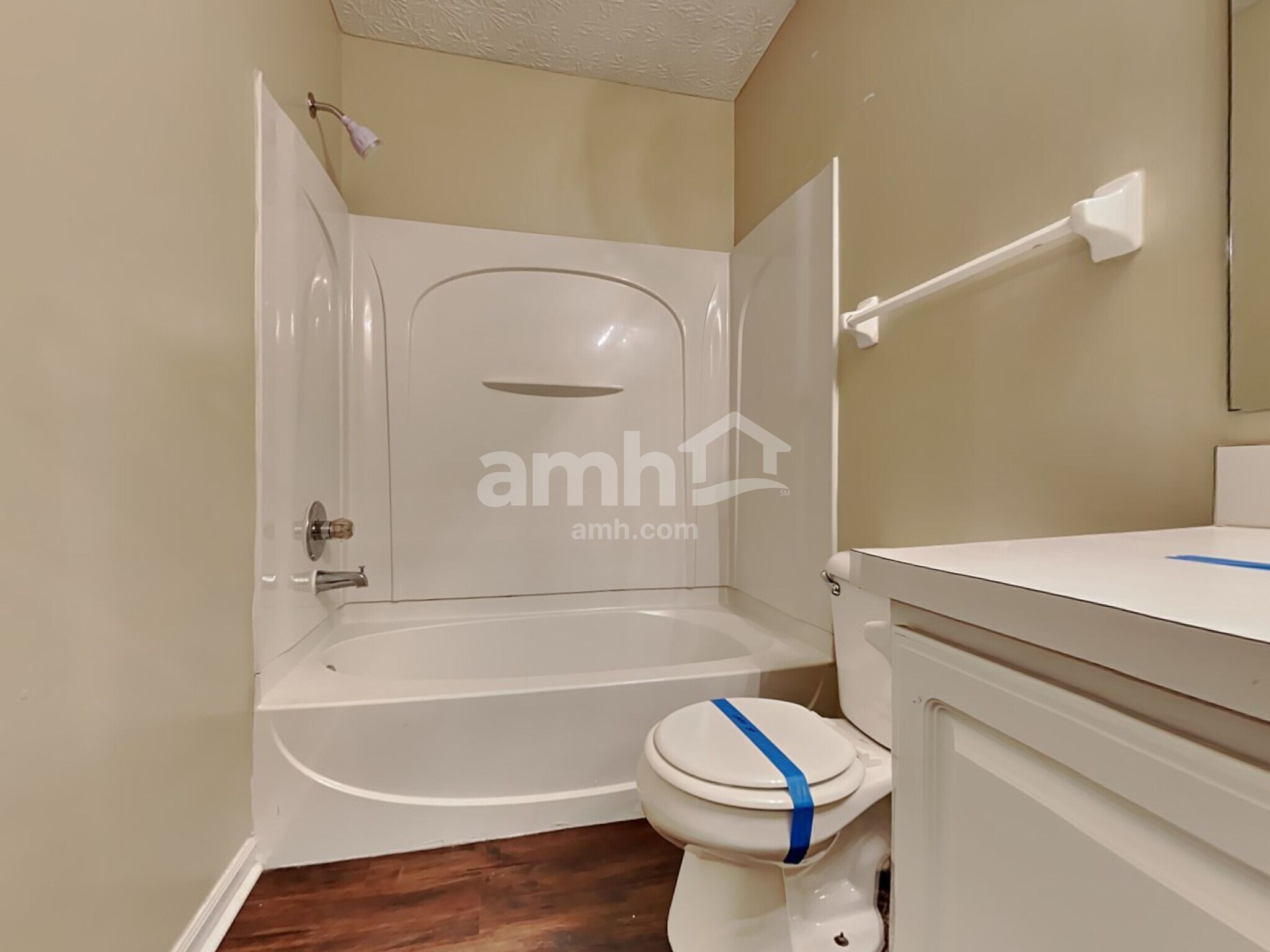 Building Photo - 2490 Delowe St