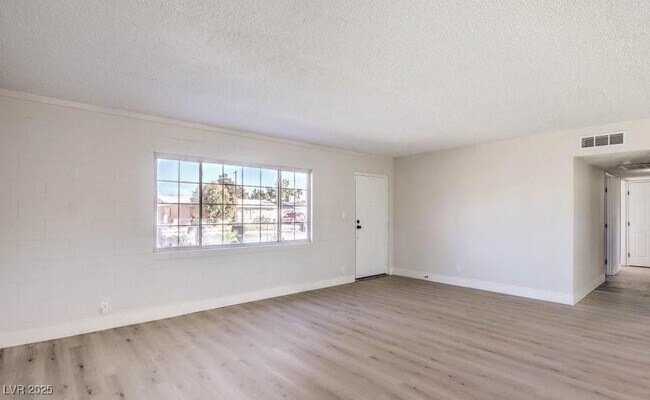 Building Photo - 2033 Hassell Ave