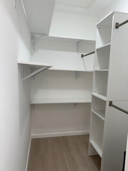 18415 Tuba - 18417 Tuba St