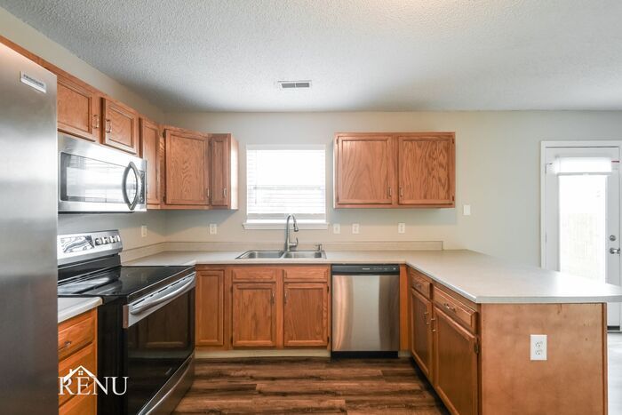 Building Photo - 19307 Fox Chase Dr