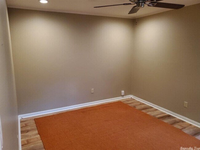 Building Photo - 1201 N Pierce St