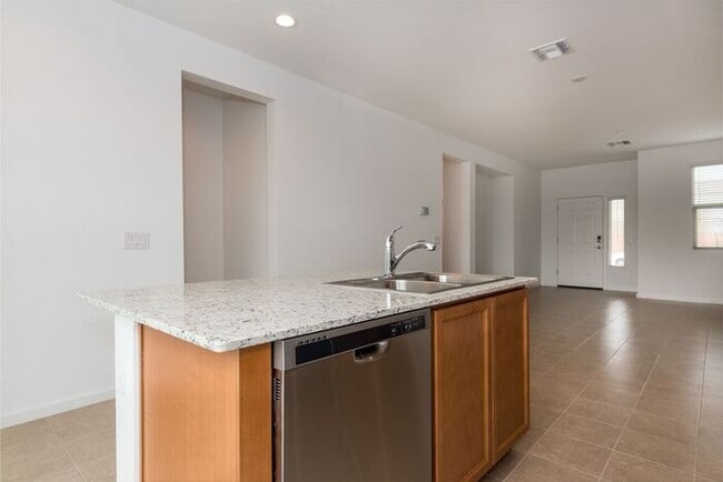 Building Photo - Comfortable living in a quiet neighborhood