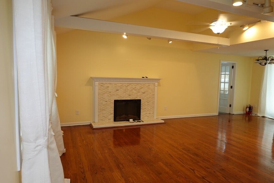 Building Photo - 277 Drummond Rd