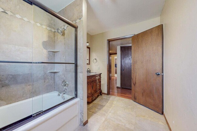 Building Photo - 501 Calle De