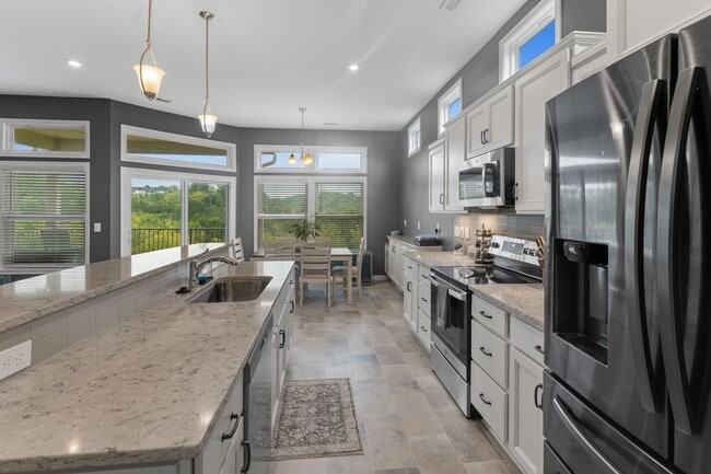 Building Photo - 7555 Devonshire Dr