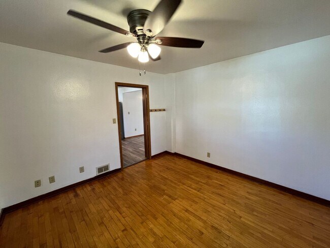 Building Photo - 714 4th St