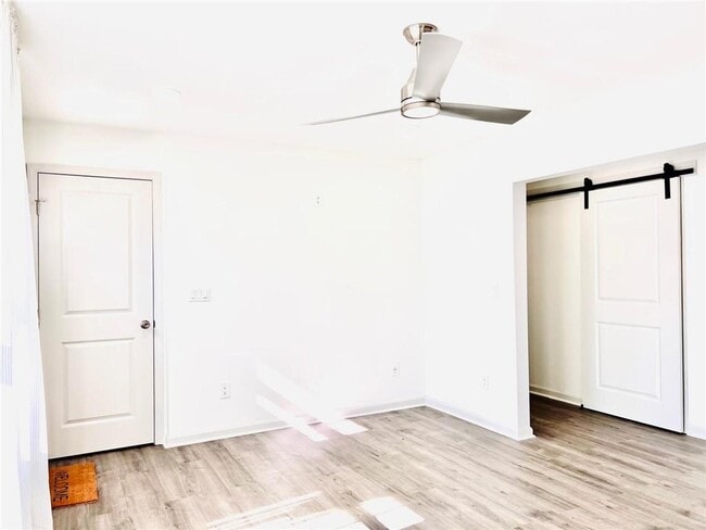 Building Photo - 1122 Elaine Dr