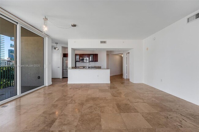 Building Photo - 19900 E Country Club Dr