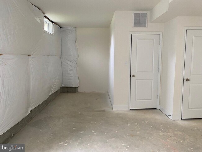 Building Photo - 215 Grv Vw Dr