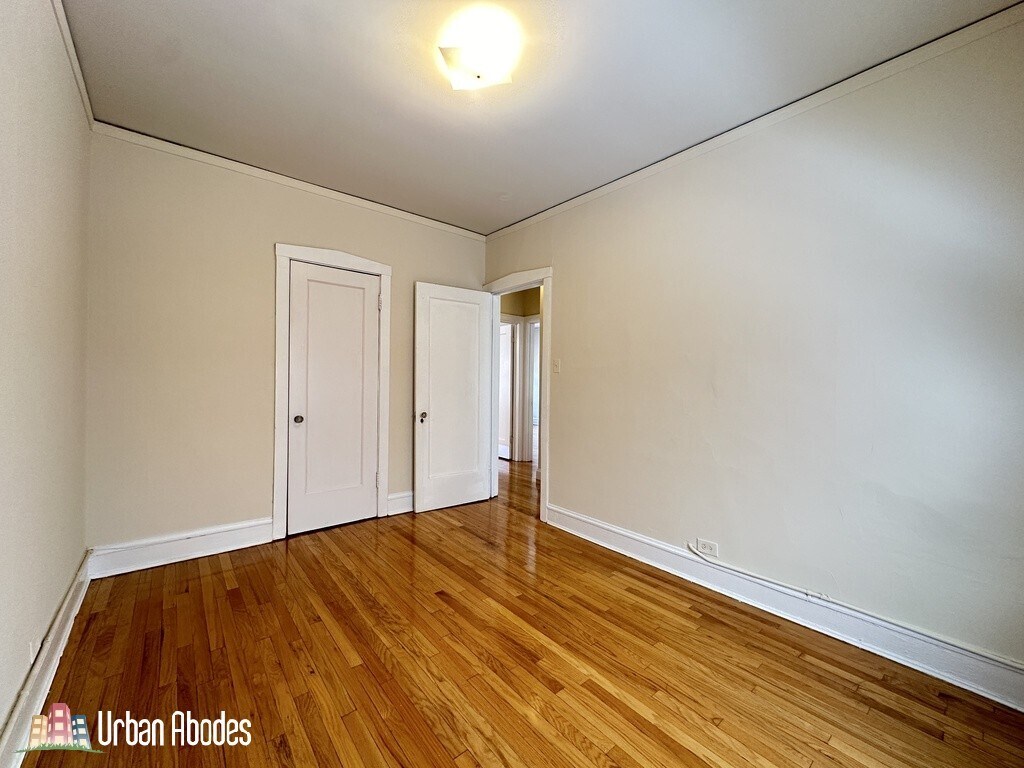 Building Photo - 1137 Oak Ave