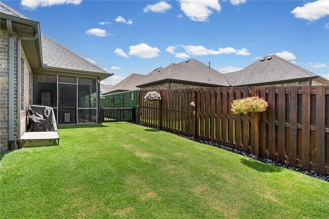 Building Photo - 5819 W Cane Hill Dr