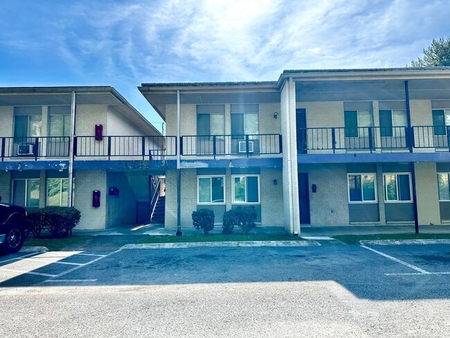 Building Photo - JUNE SPECIAL!!! Sign lease & pay deposit b...