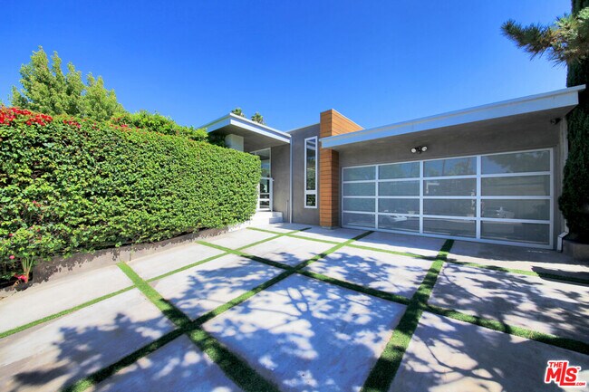 Building Photo - 3054 Elvido Dr