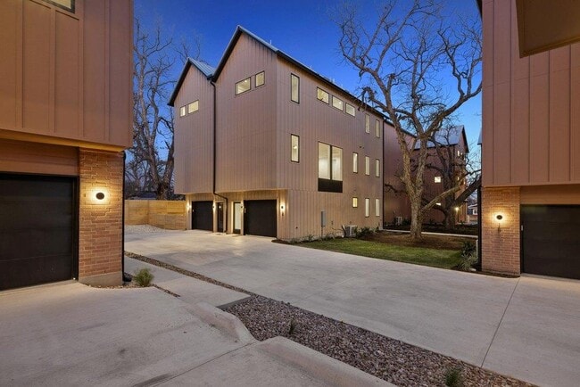 Building Photo - 732 Springdale Rd