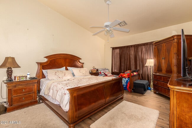 Building Photo - 542 S Cholla St
