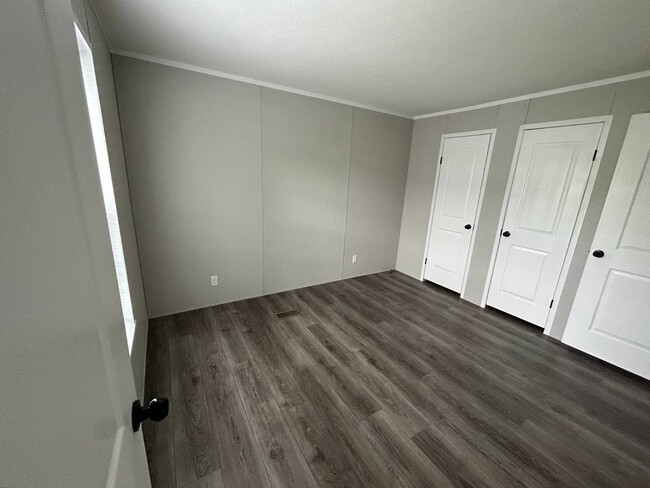 Building Photo - 666 Ascot Cir