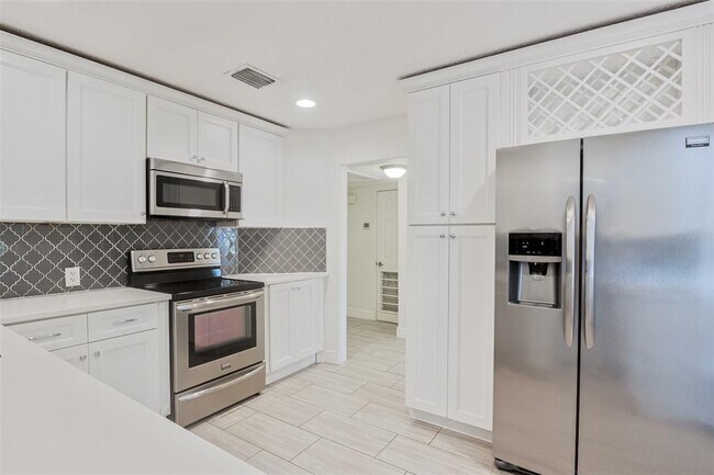 Building Photo - 350 N Phelps Ave