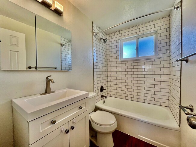 Building Photo - Sloans Lake