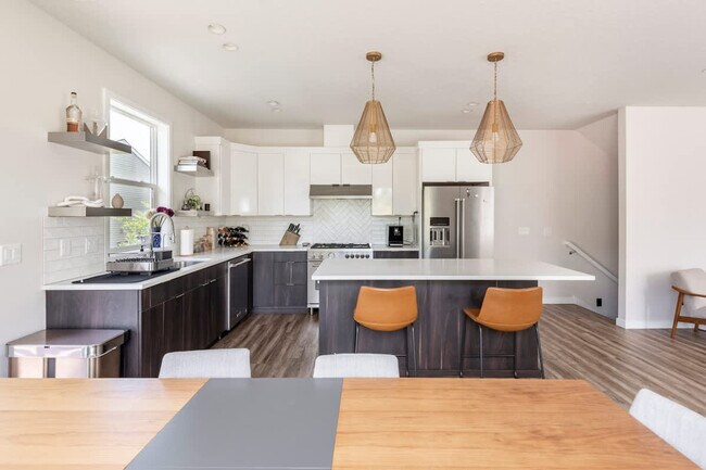 Building Photo - 5177 NE 14th Pl