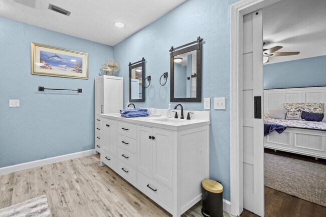 Building Photo - 5922 NW 57th Way