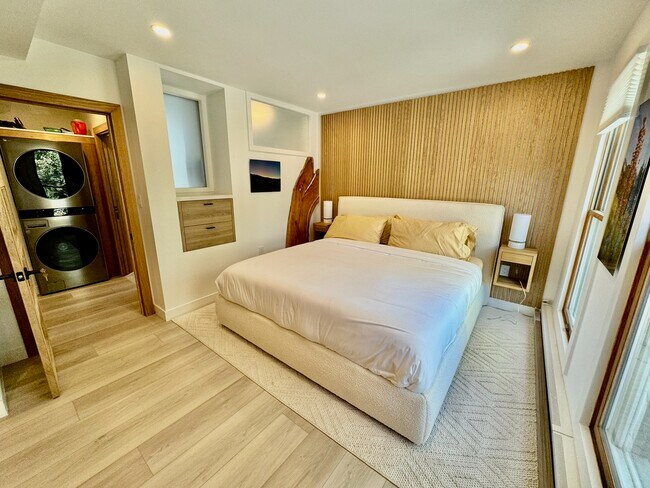 Building Photo - 910 W Hallam St