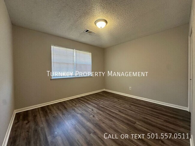 Building Photo - 2 E Laramie Dr