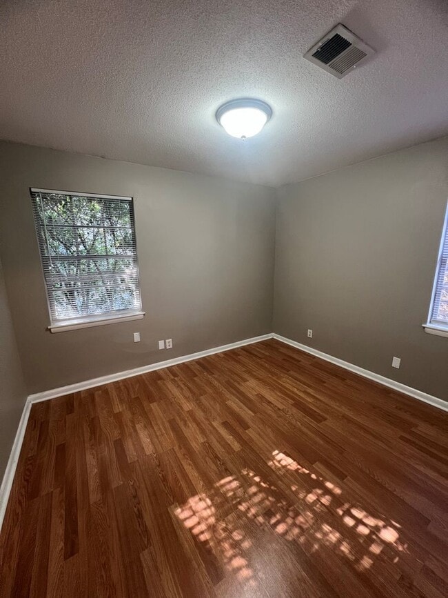 Building Photo - 321cam