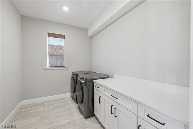 Building Photo - 2038 Grove Dr