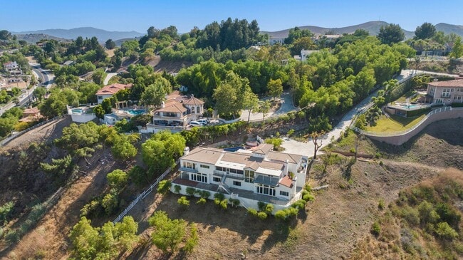 Building Photo - Modern Elegance Meets Scenic Privacy in Be...