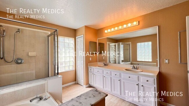 Building Photo - 1481 Woodfern St