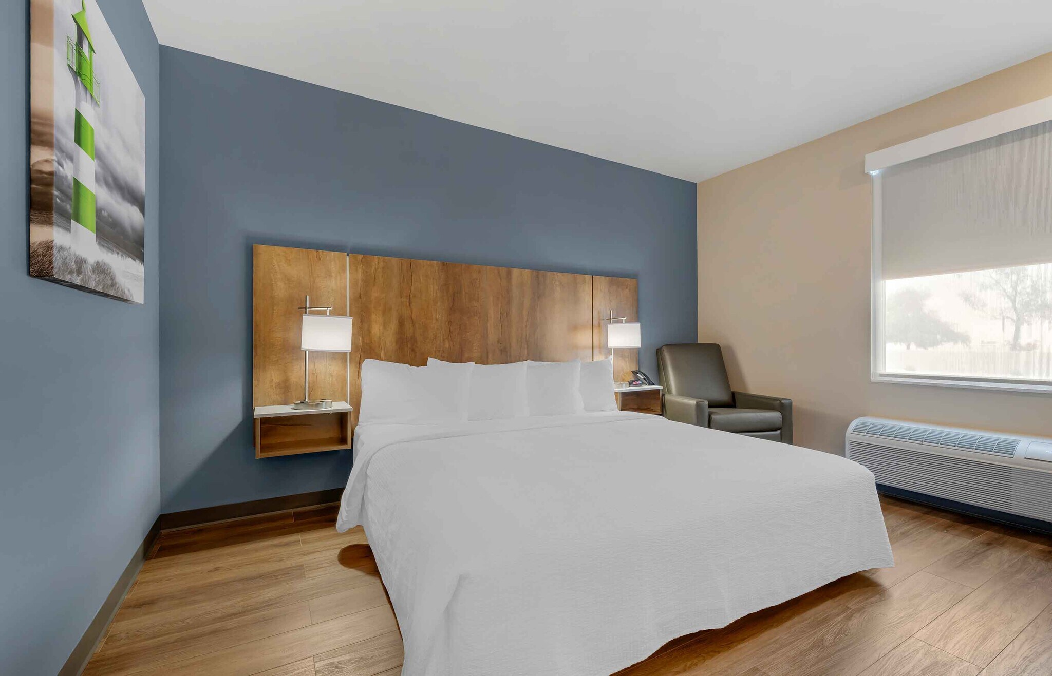 Building Photo - Furnished Studio-Phoenix - Chandler - Airport